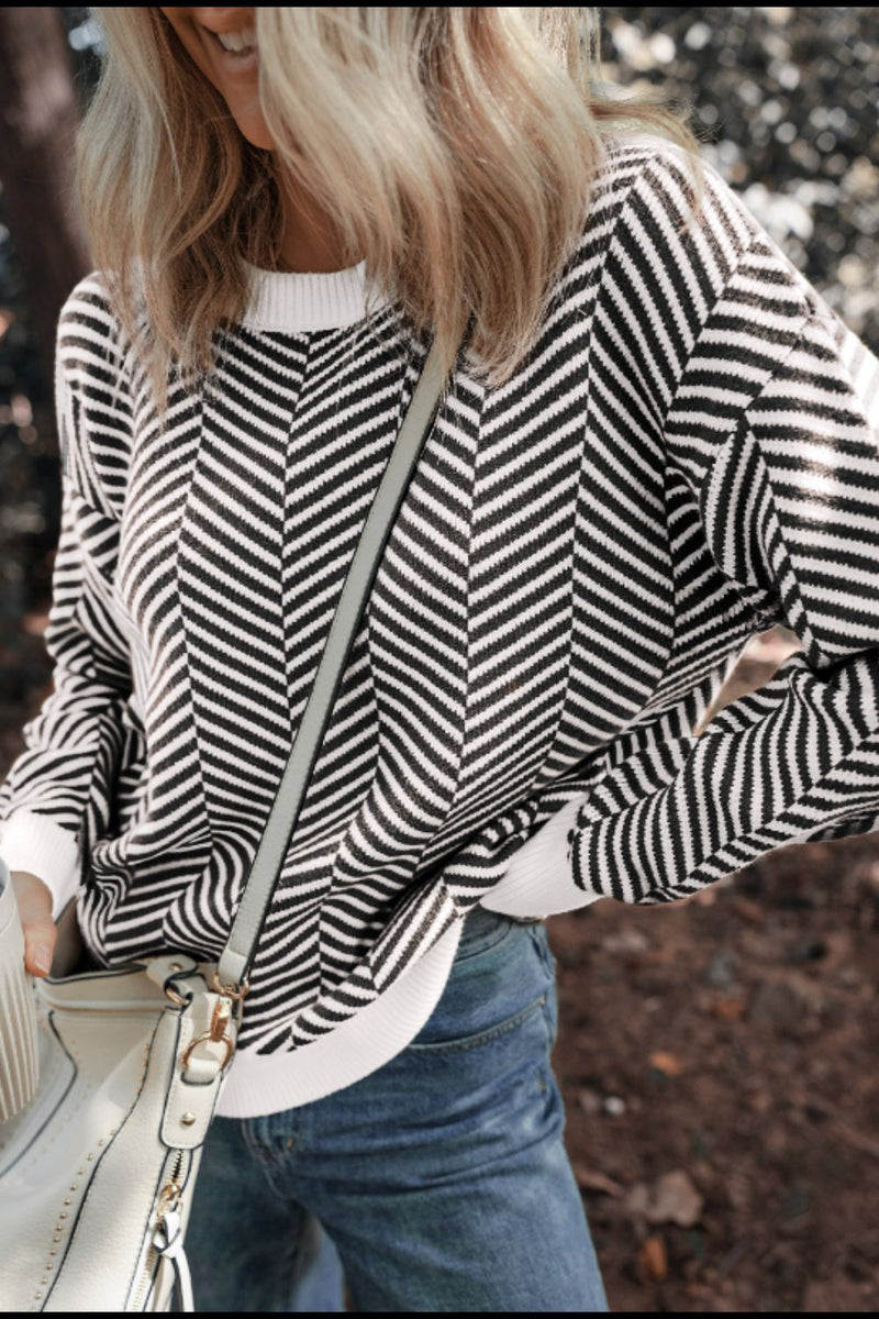 Well Tailored Sweater with a Graceful Silhouette