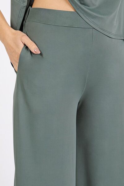 Sophisticated Trousers with a Clean Classic Look