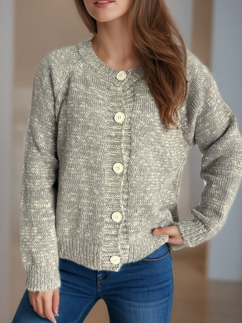Effortlessly Elegant Cardigan with a Timeless Design