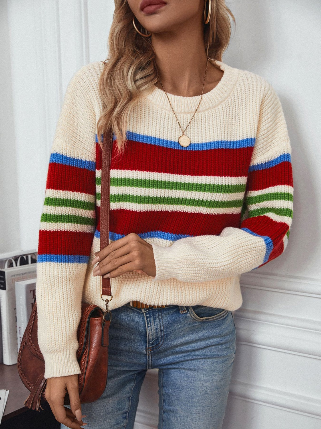 Well Tailored Sweater with a Graceful Silhouette