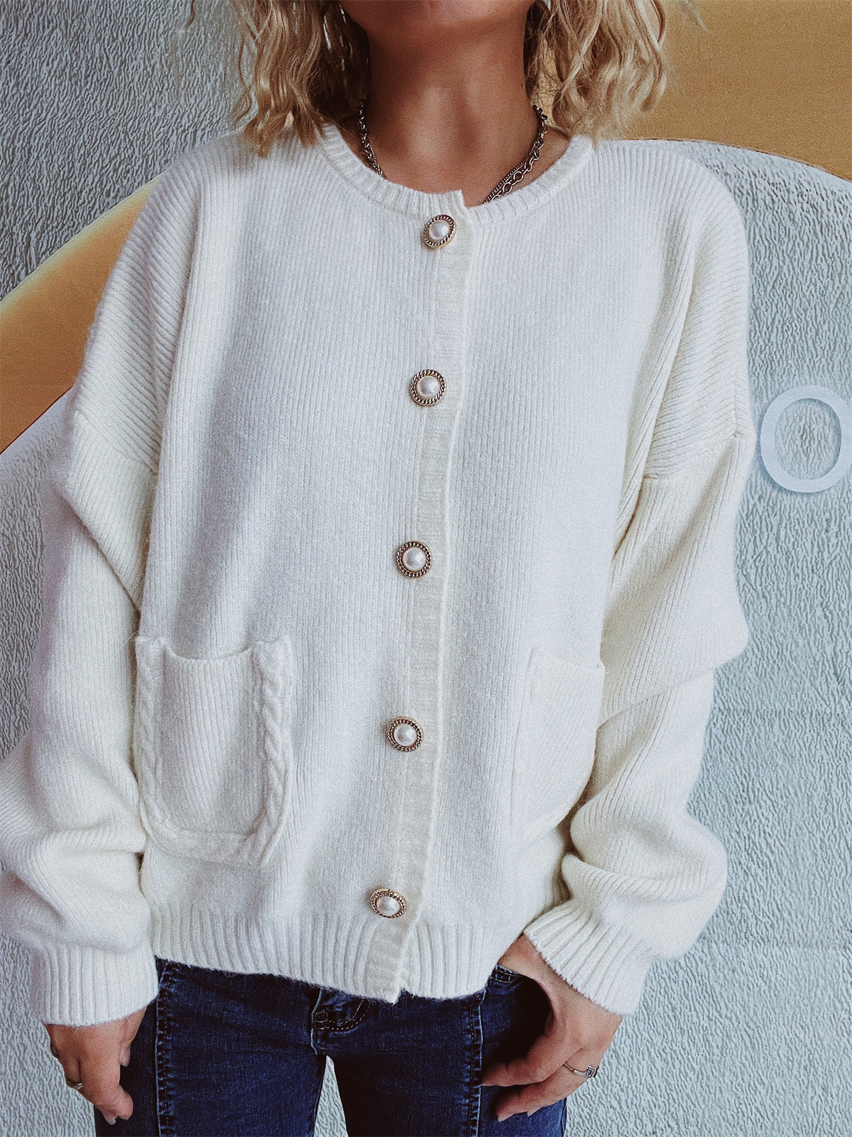 Well Tailored Cardigan with a Graceful Silhouette