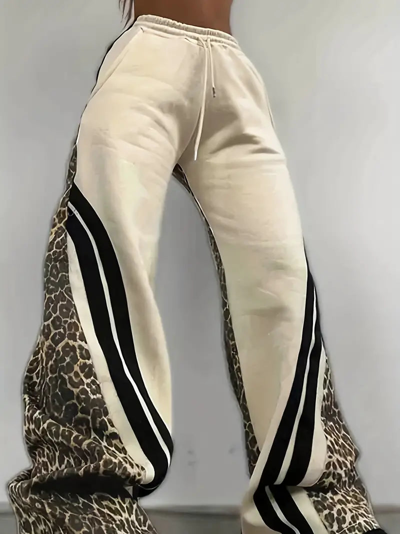 Elegantly Styled Trousers for Everyday Wear
