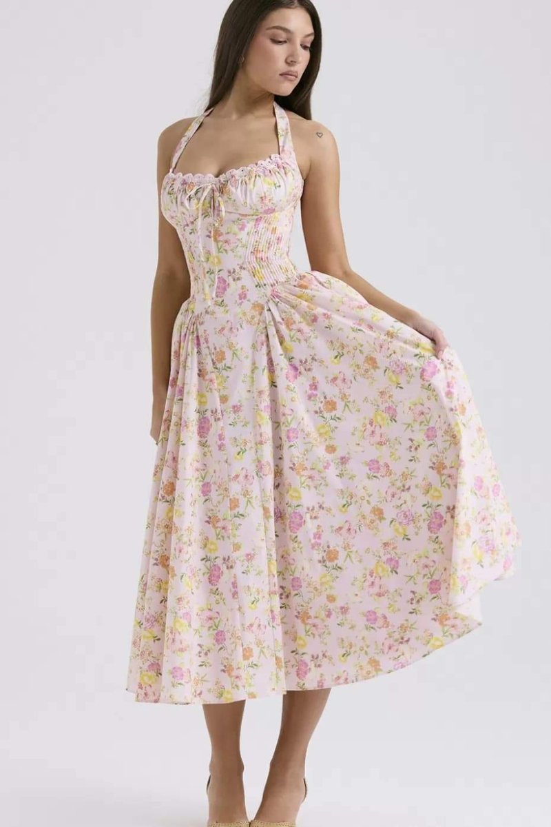 Well Tailored Dress with a Graceful Silhouette
