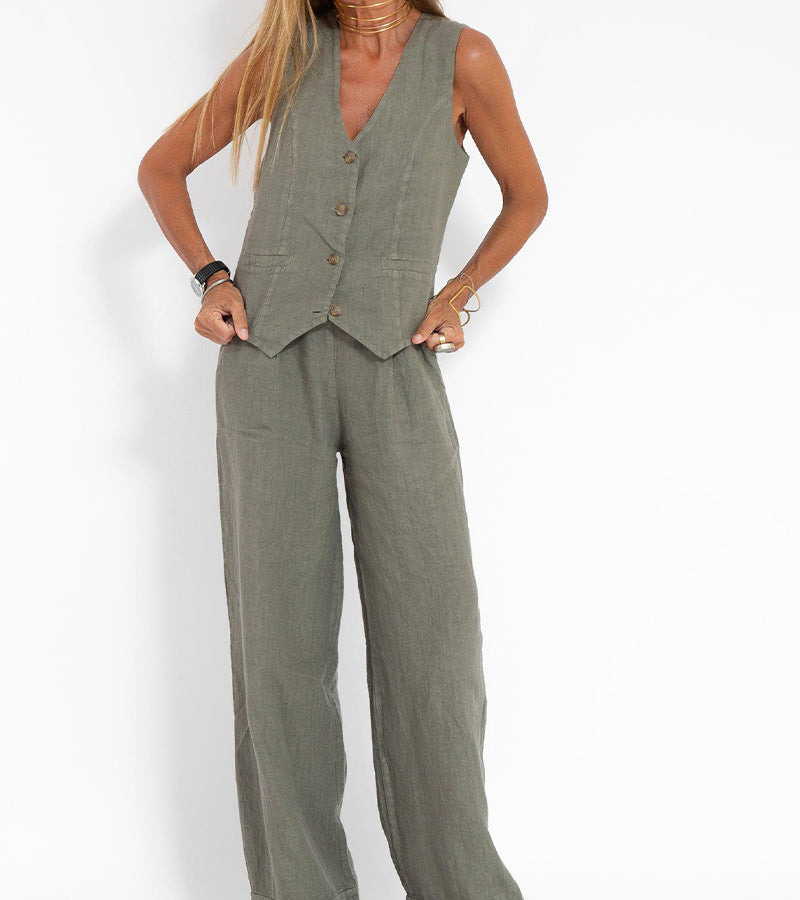 Elegantly Styled Trousers for Everyday Wear