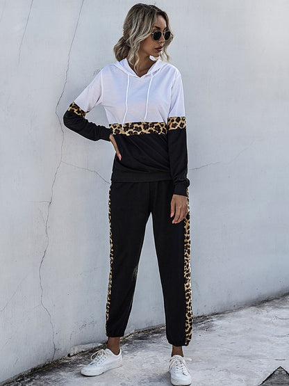 Effortlessly Elegant Pants with a Timeless Design