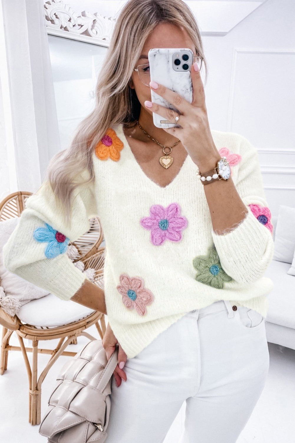 Well Tailored Sweater with a Graceful Silhouette