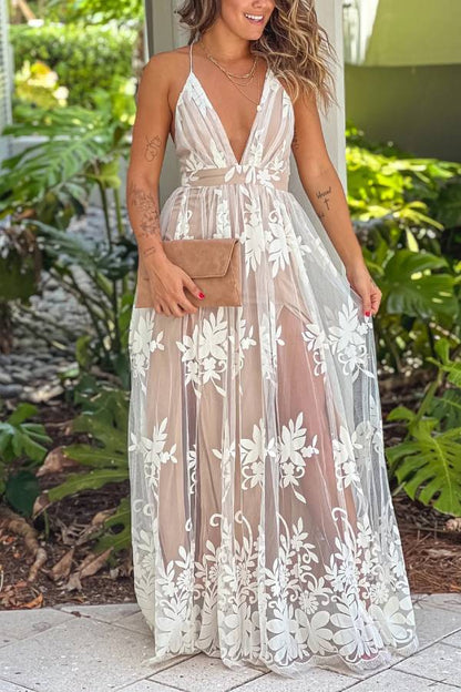 Beautifully Finished Dress in a Timeless Design