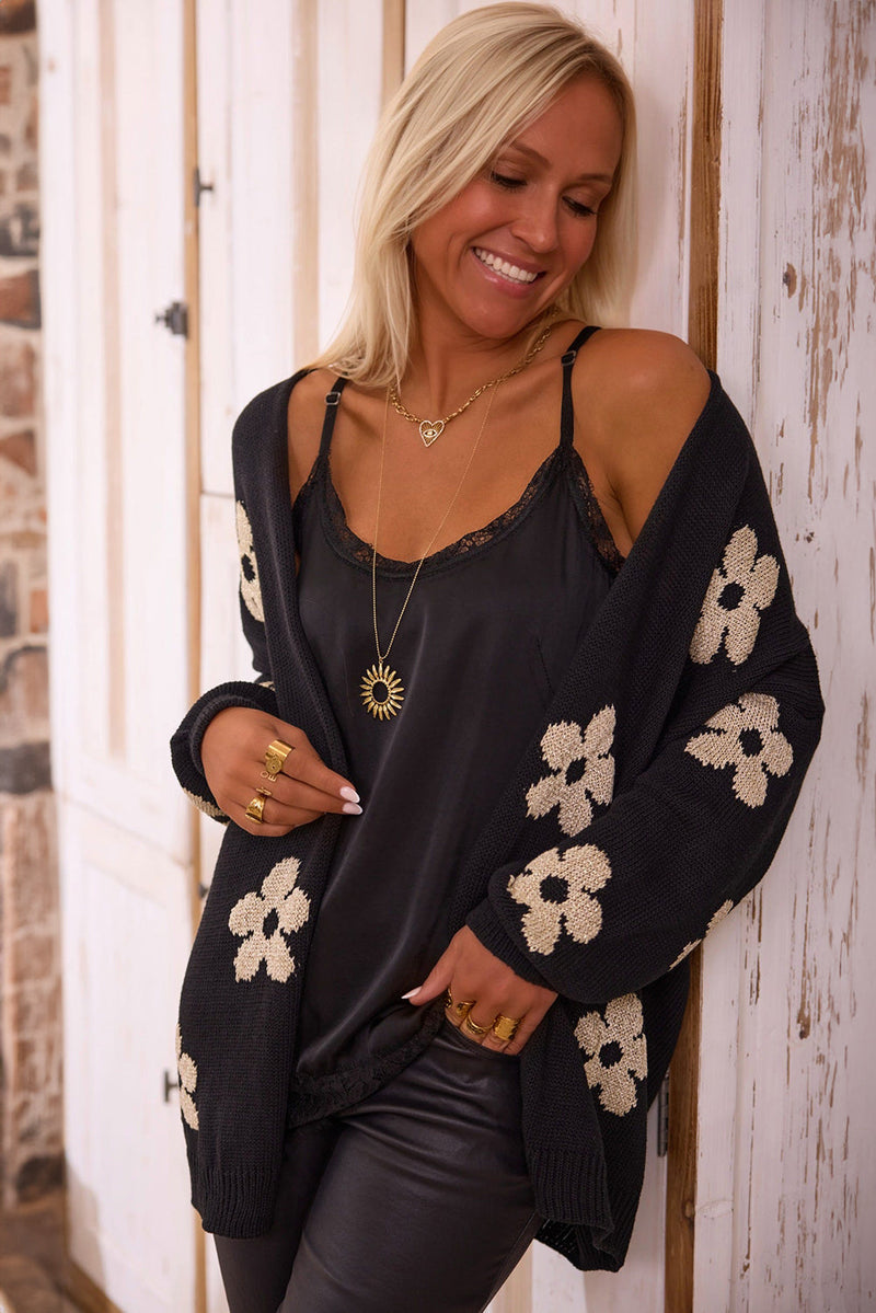 Effortlessly Elegant Cardigan with a Timeless Design