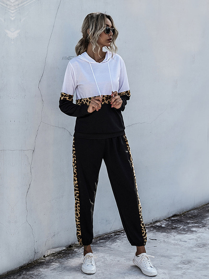 Effortlessly Elegant Pants with a Timeless Design