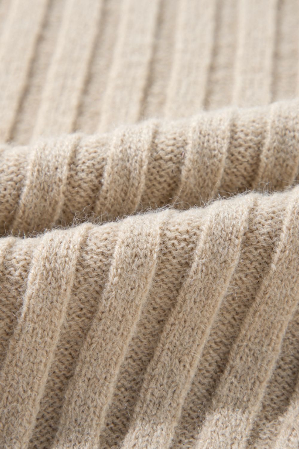 Effortlessly Elegant Sweater with a Timeless Design