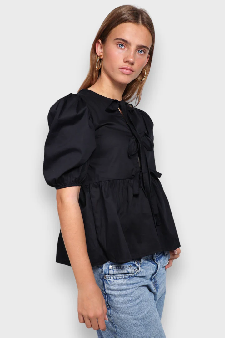 Elegantly Styled Blouse for Everyday Wear