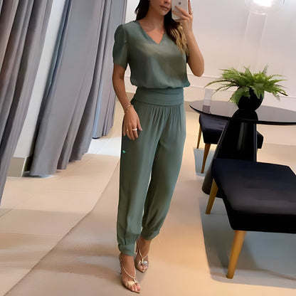 Polished Trousers with an Effortless Classic Look