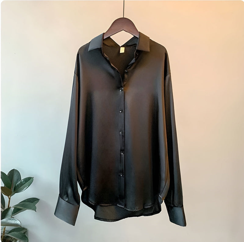 Classic Vintage Blouse with a Flattering Fit
