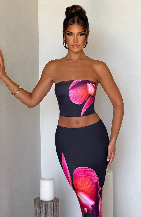 Gracefully Styled Top for Any Occasion