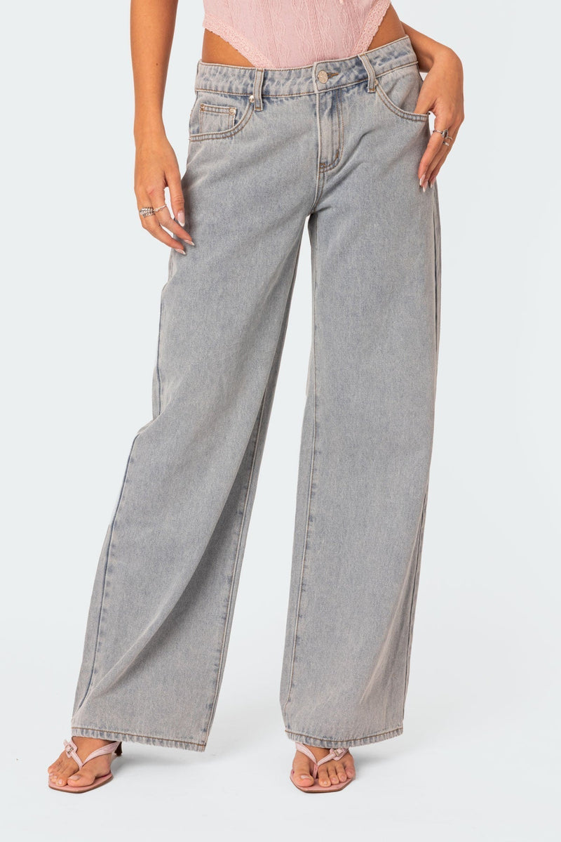 Effortlessly Elegant Garment with a Timeless Design