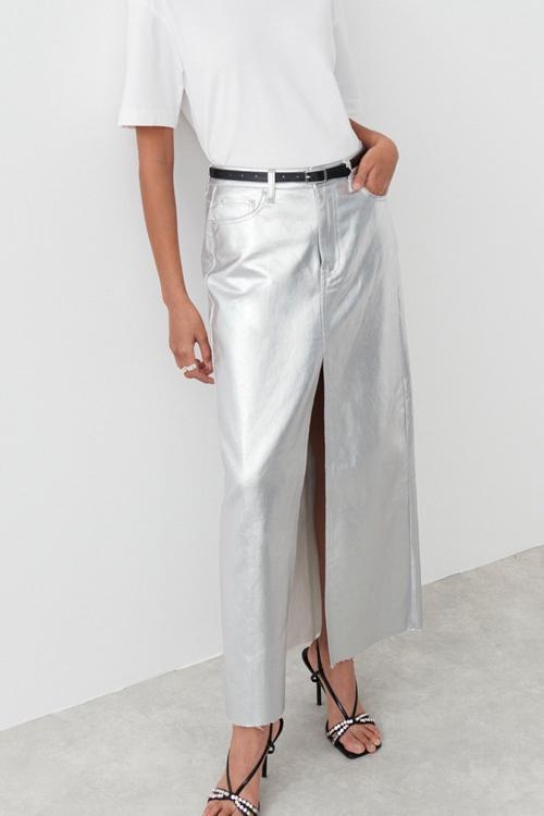 Beautifully Finished Garment in a Timeless Design