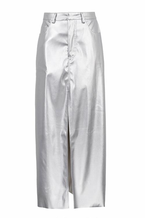 Beautifully Finished Garment in a Timeless Design