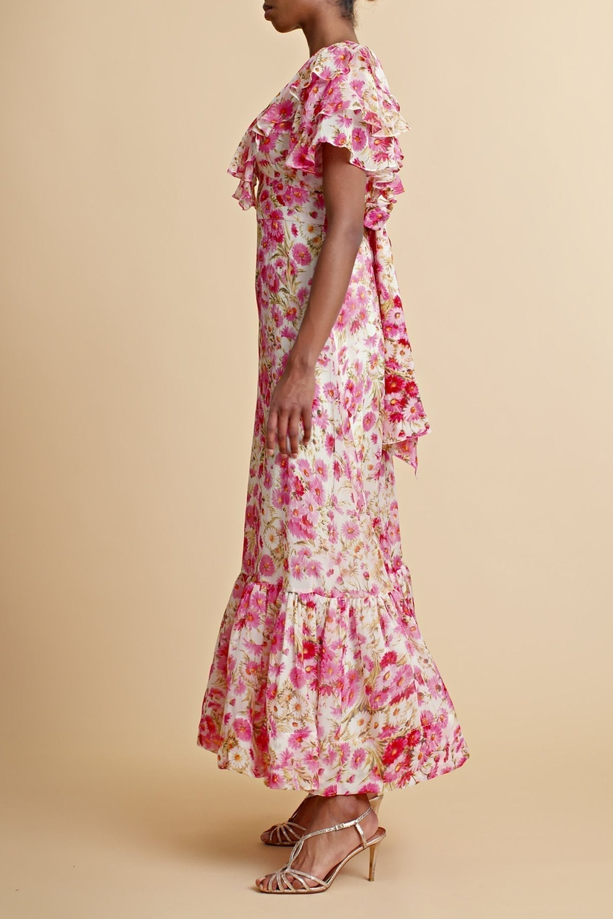 Gracefully Styled Dress for Any Occasion