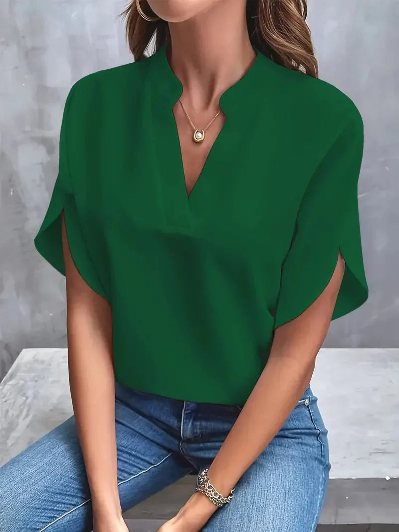 Effortlessly Elegant Blouse with a Timeless Design