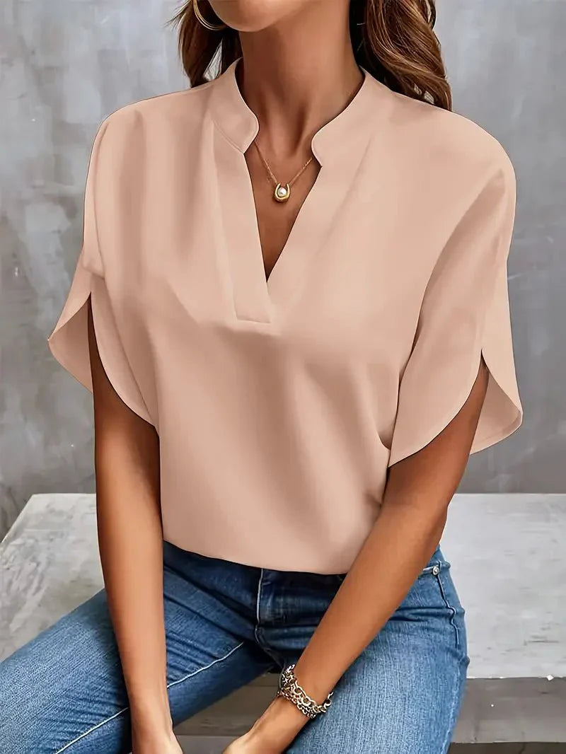 Effortlessly Elegant Blouse with a Timeless Design