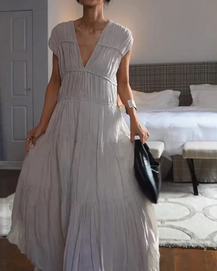 Beautifully Finished Dress in a Timeless Design