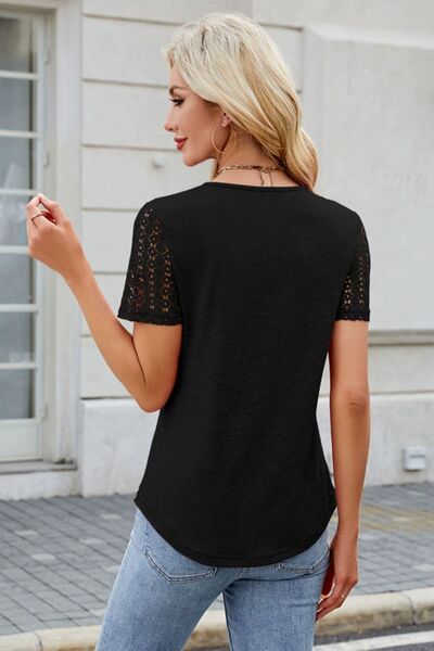 Well Tailored T-Shirt with a Graceful Silhouette
