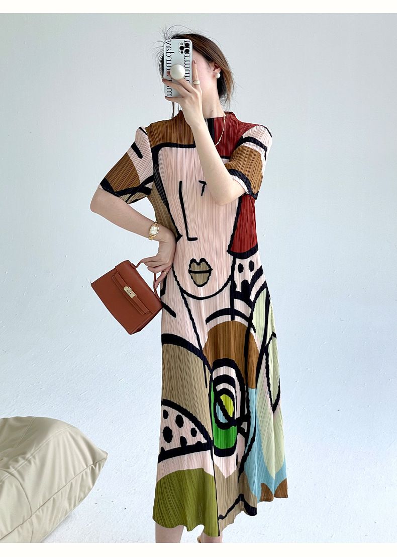 Gracefully Styled Dress for Any Occasion