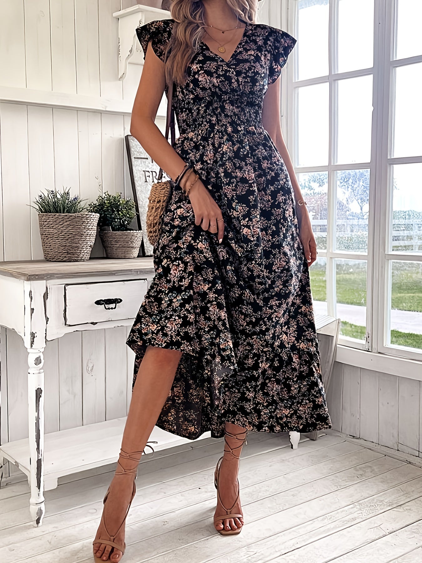 Beautifully Finished Dress in a Timeless Design