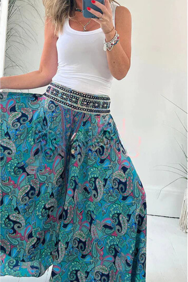 Well Tailored Trousers with a Graceful Silhouette