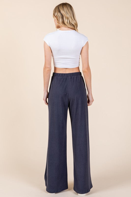 Well Tailored Pants with a Graceful Silhouette