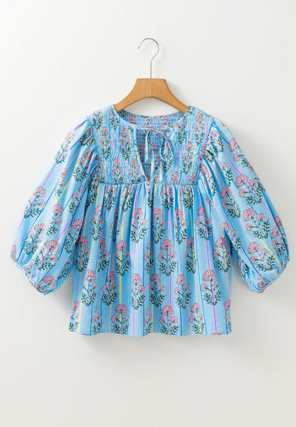 Sophisticated Blouse with a Clean Classic Look