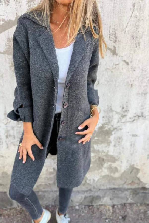 Effortlessly Elegant Coat with a Timeless Design