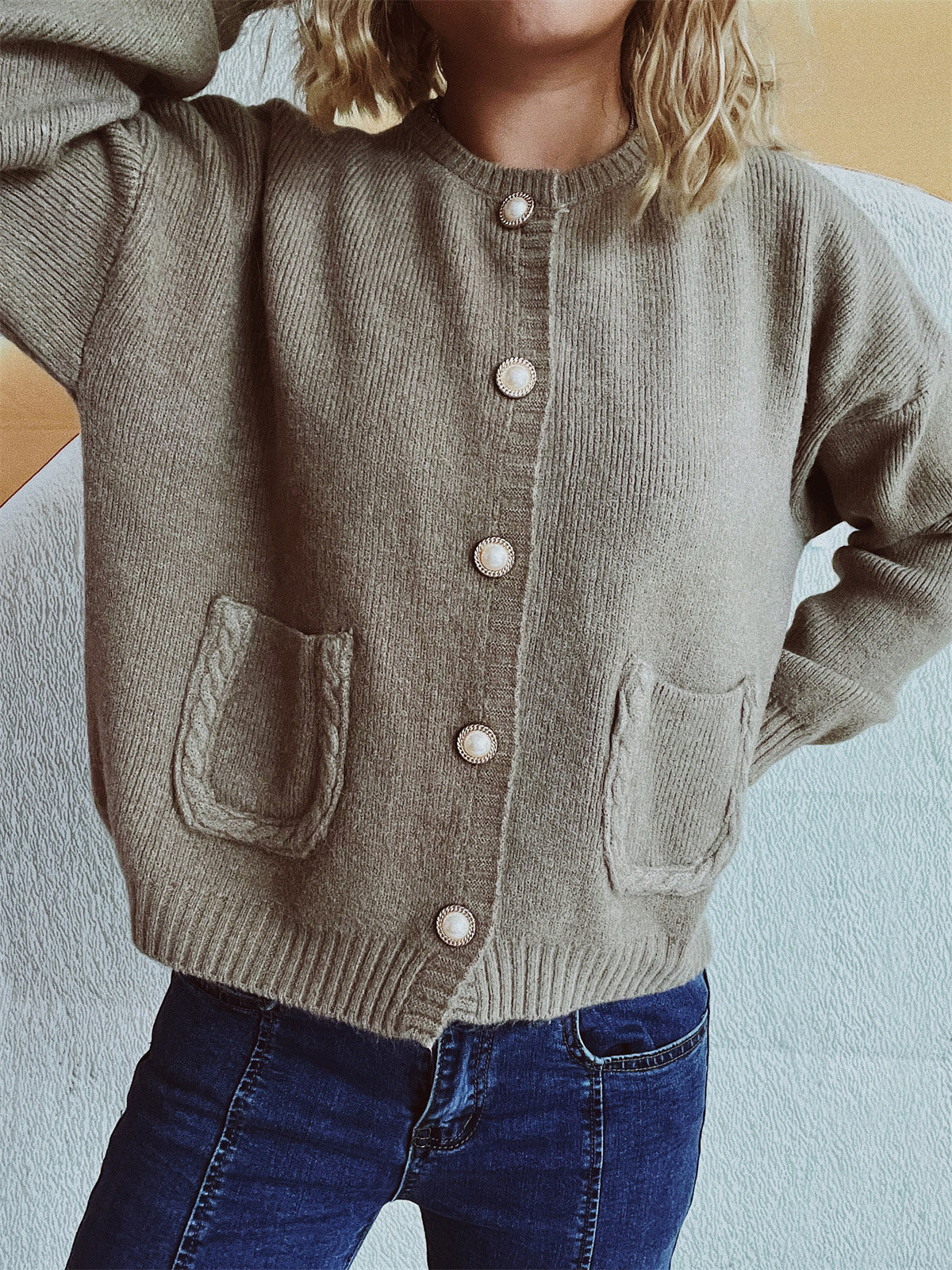 Well Tailored Cardigan with a Graceful Silhouette
