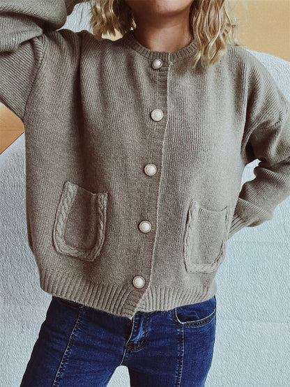 Well Tailored Cardigan with a Graceful Silhouette