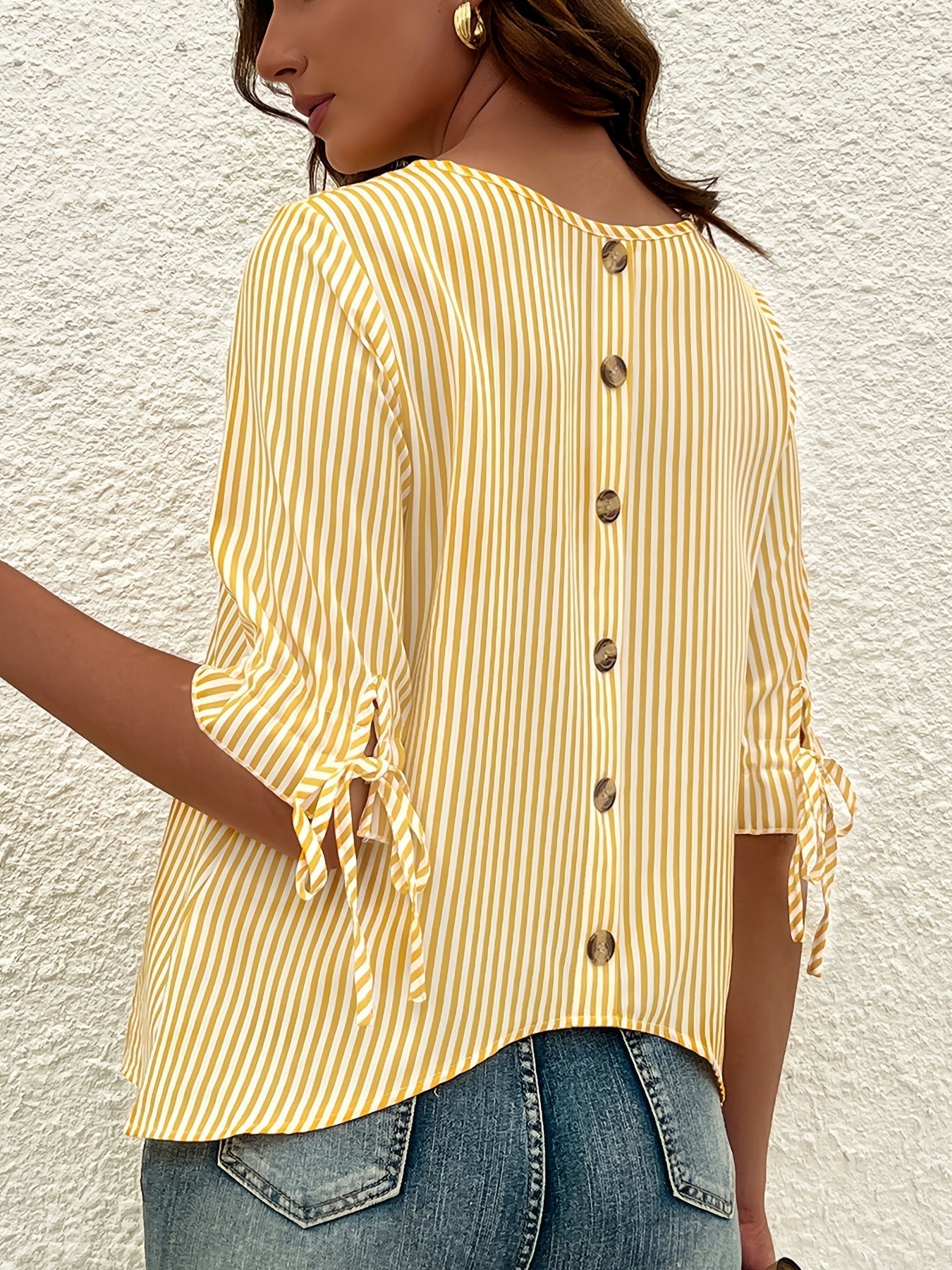 Well Tailored Blouse with a Graceful Silhouette