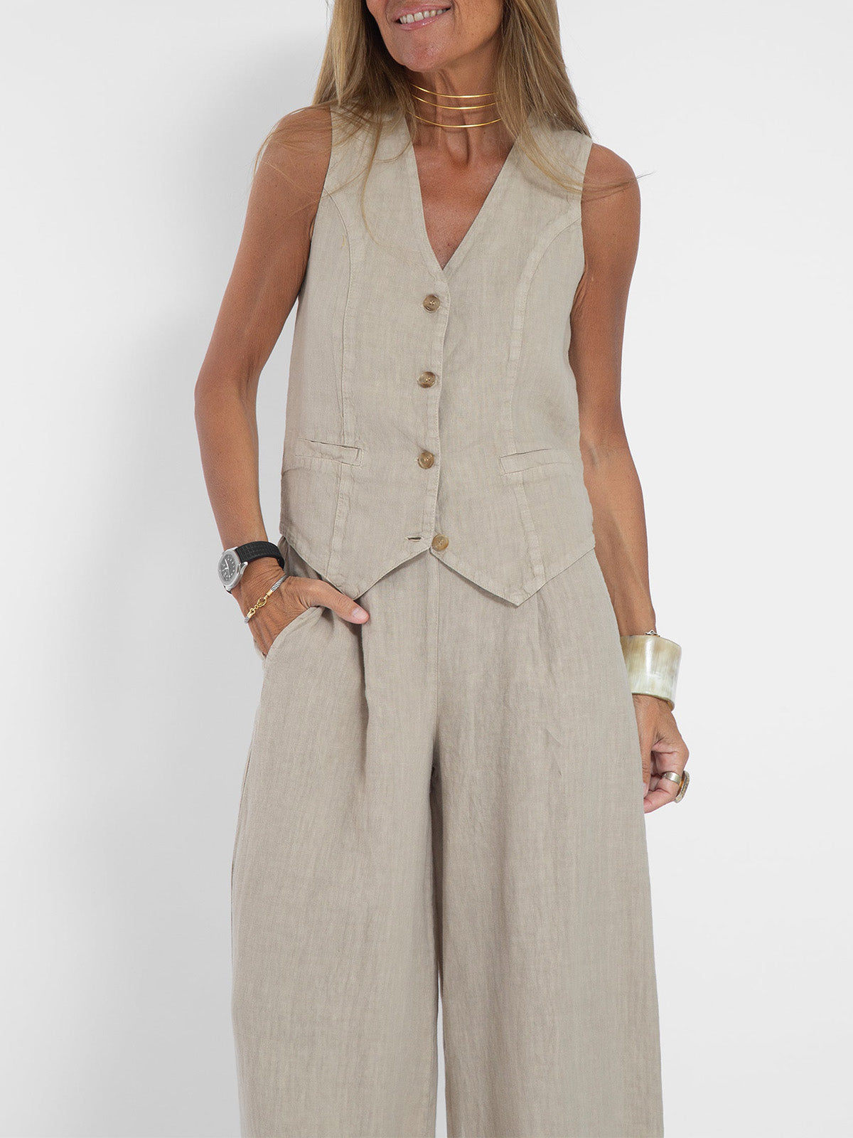 Elegantly Styled Trousers for Everyday Wear