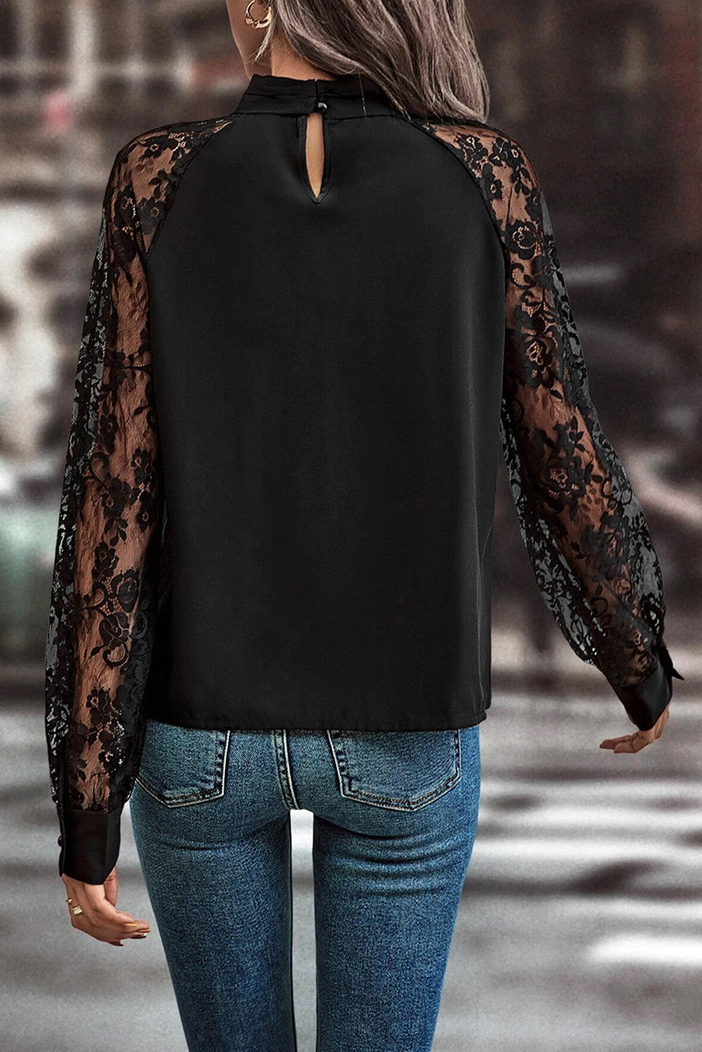Well Tailored Blouse with a Graceful Silhouette