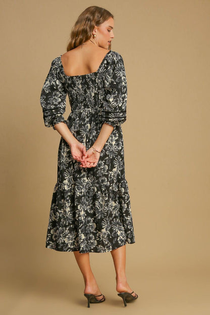 Well Tailored Dress with a Graceful Silhouette