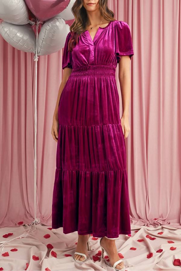 Effortlessly Elegant Dress with a Timeless Design