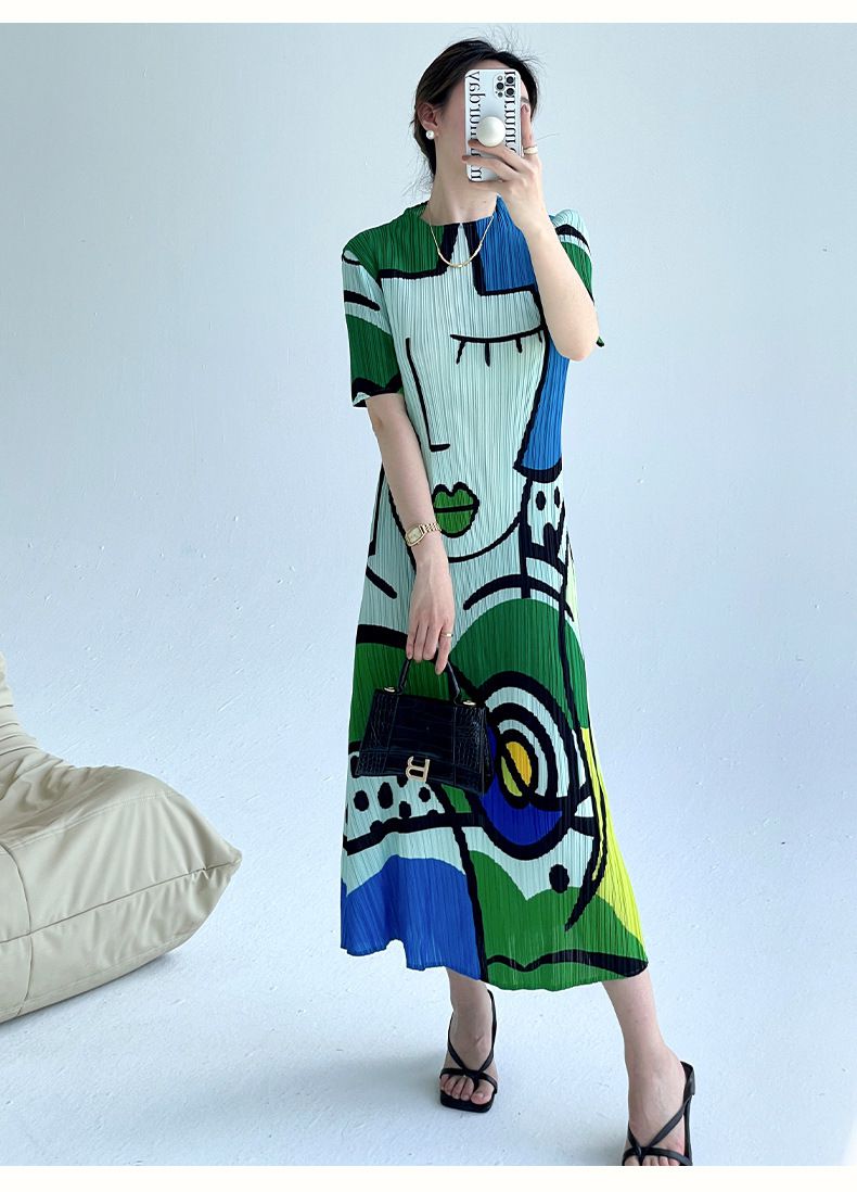 Gracefully Styled Dress for Any Occasion