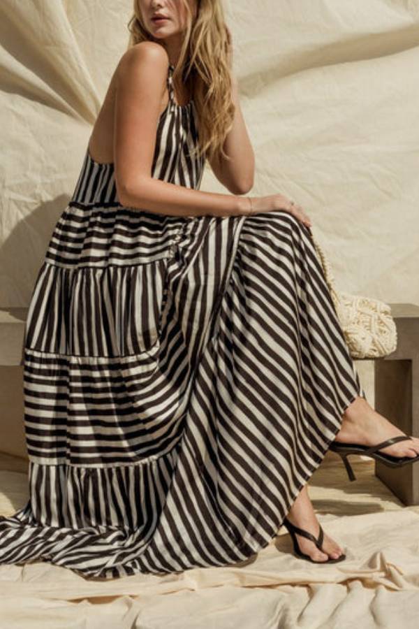 Beautifully Finished Dress in a Timeless Design