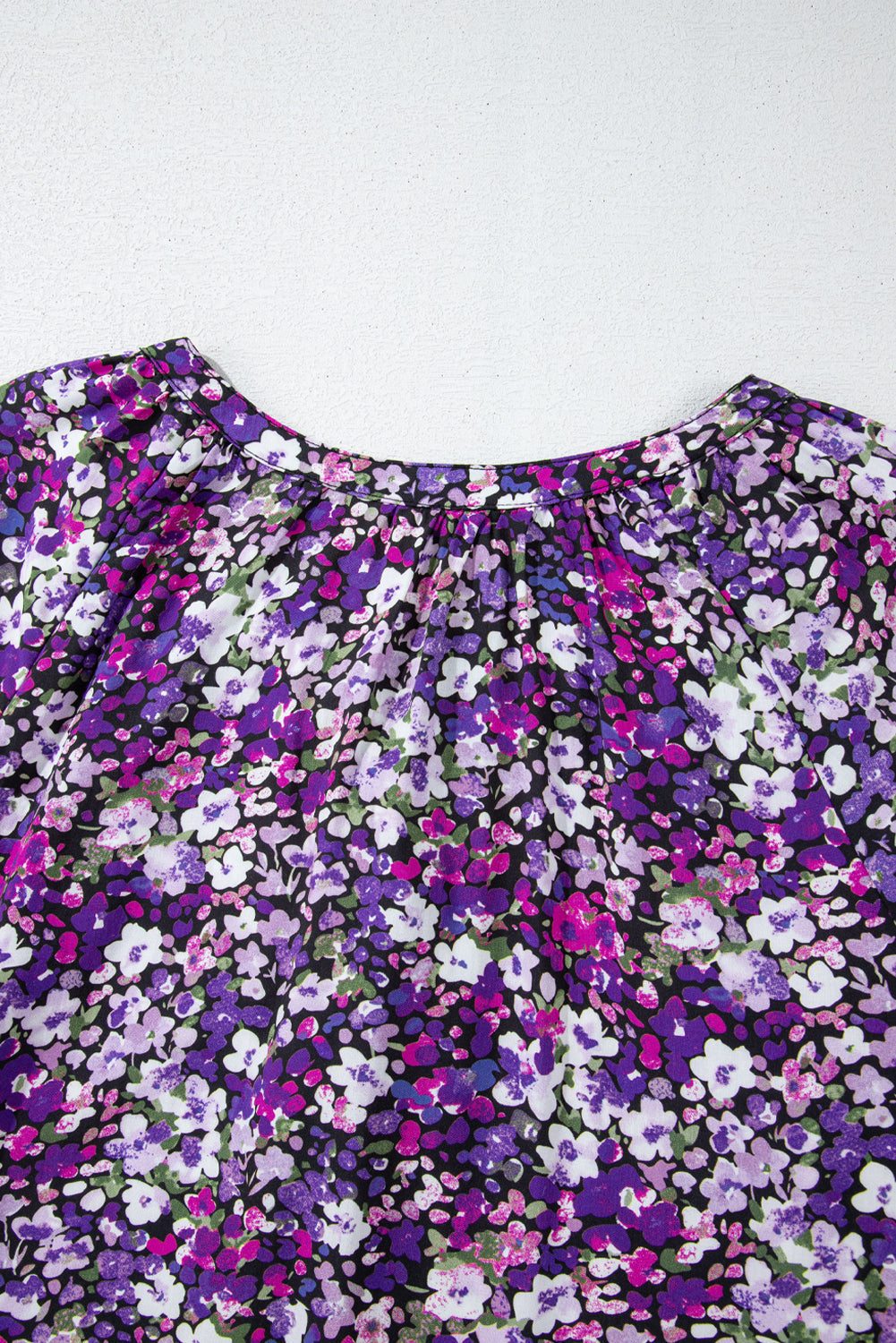 Effortlessly Elegant Blouse with a Timeless Design