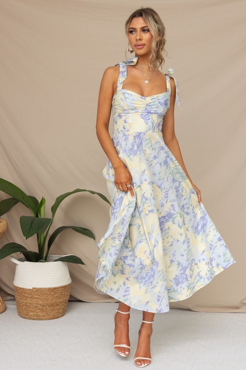 Beautifully Finished Dress in a Timeless Design