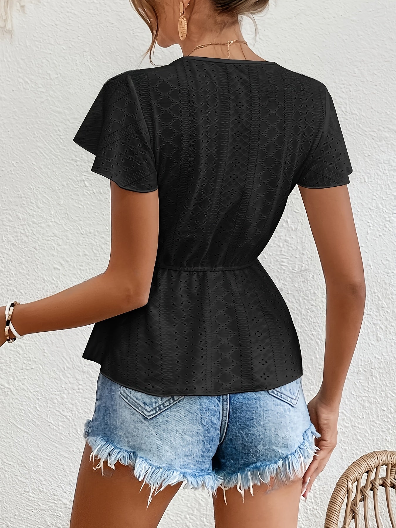 Effortlessly Elegant Blouse with a Timeless Design