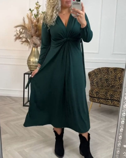 Sophisticated Dress with a Clean Classic Look
