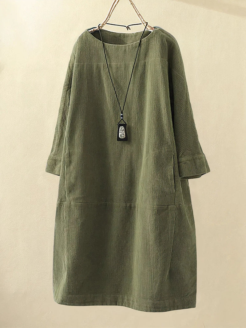 Effortlessly Elegant Dress with a Timeless Design
