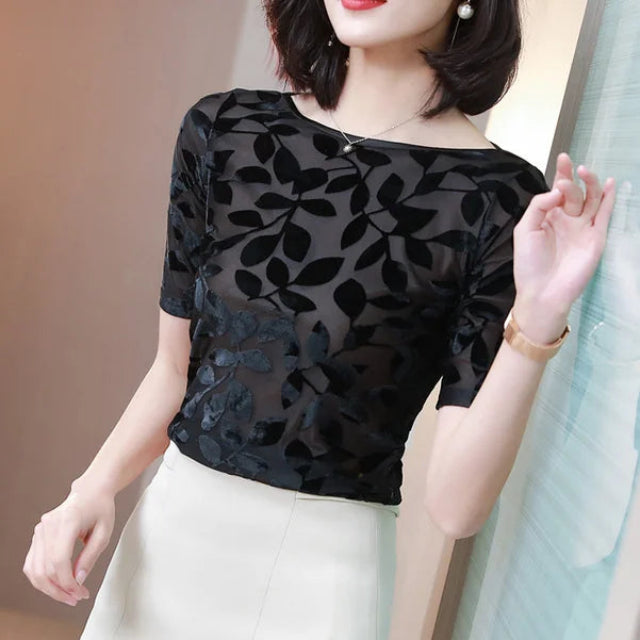 Elegantly Styled Blouse for Everyday Wear