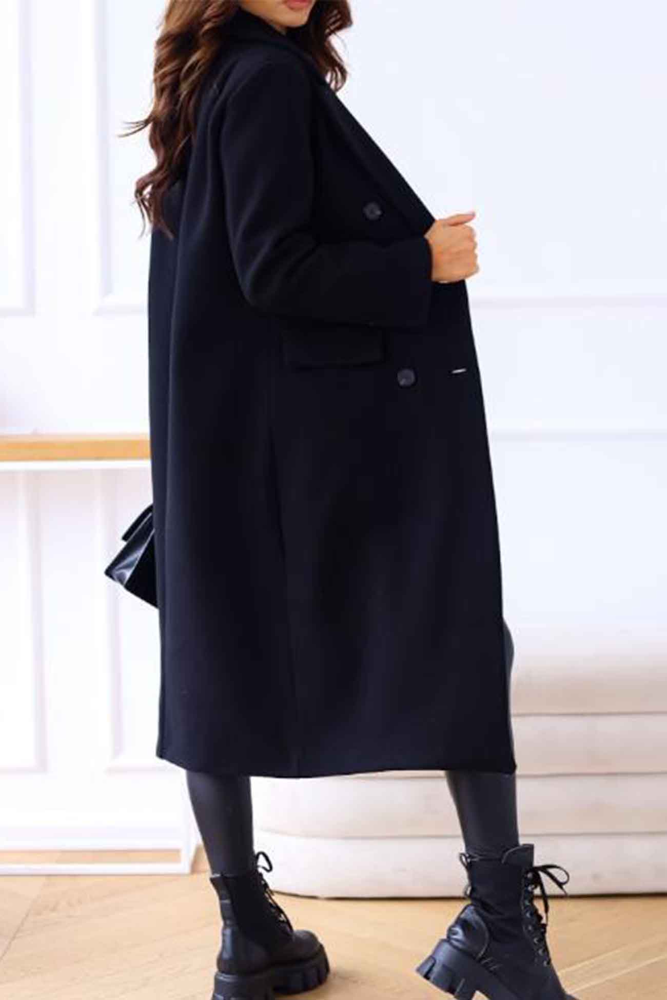 Beautifully Finished Coat in a Timeless Design