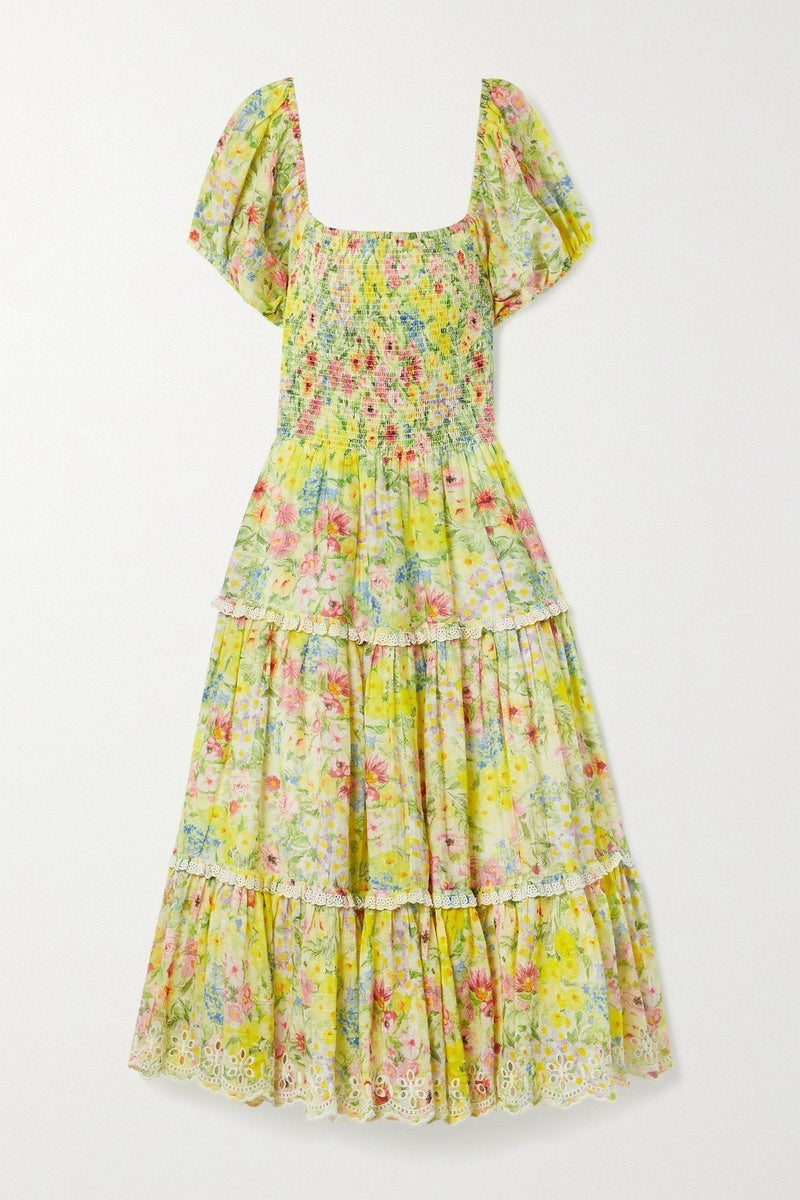 Effortlessly Elegant Dress with a Timeless Design