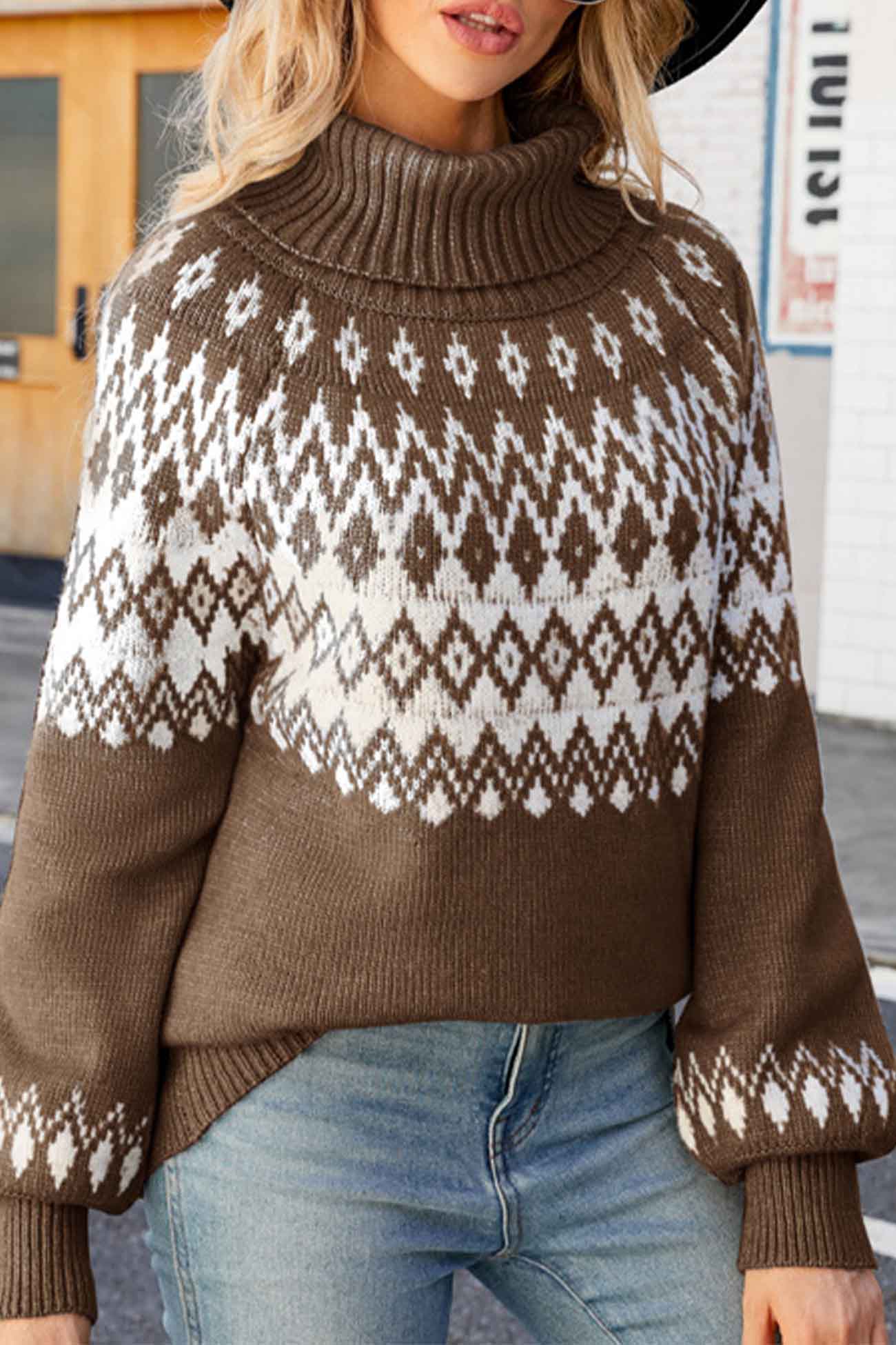 Well Tailored Sweater with a Graceful Silhouette
